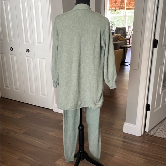 LC Lauren Conrad 4 piece sweater set (Cardigan, tank, joggers, shorts) - Picture 2 of 9